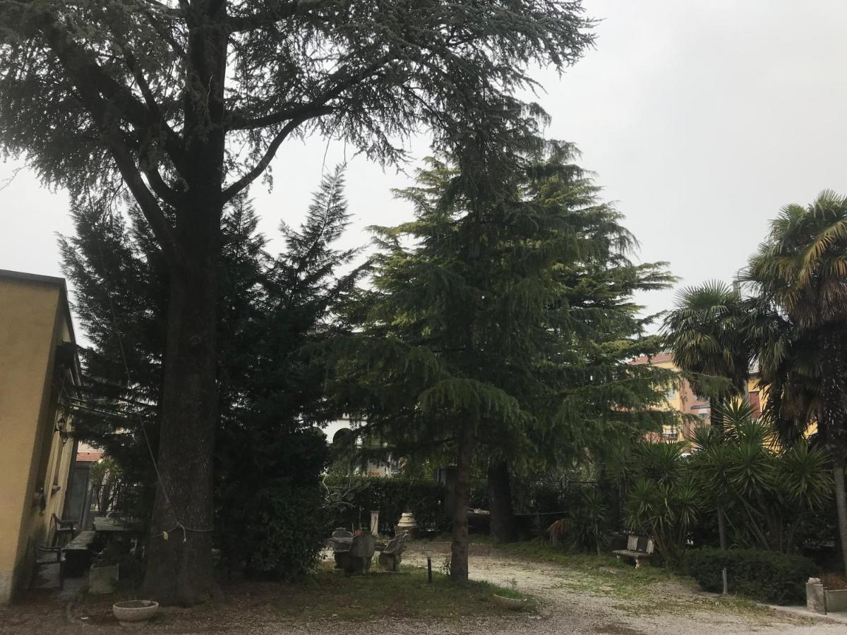 B&B " Guzzi - Inn " Mandello del Lario Exterior foto